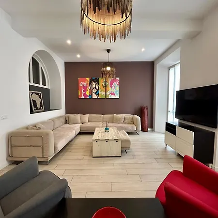 A Casa Di Lamu, Eleganza In Piazza Della Vittoria, 140mq Pavia